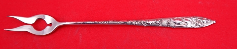 Oyster Fork w/ squash motif   6 1/8